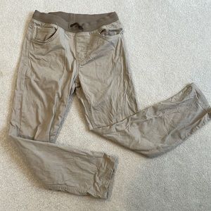 Boys cotton khakis. Never worn. Perfect condition.